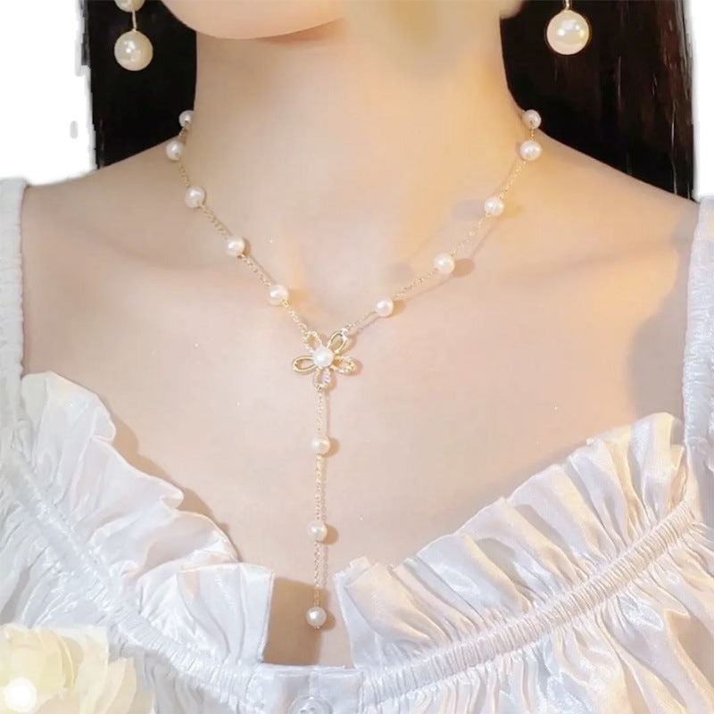 Niche Design Freshwater Pearl Necklace Female Temperament Elegant Clavicle Chain Pendant